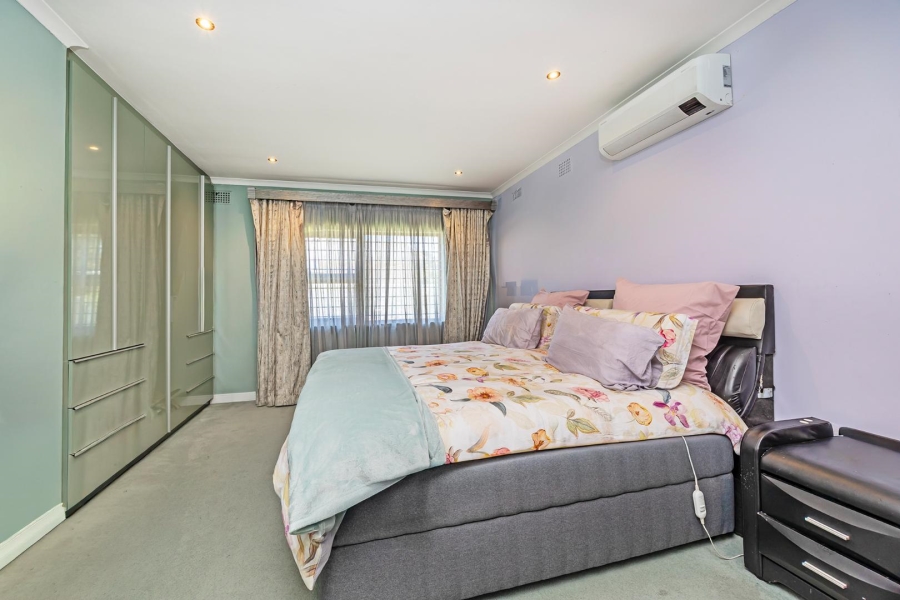 5 Bedroom Property for Sale in Panorama Western Cape